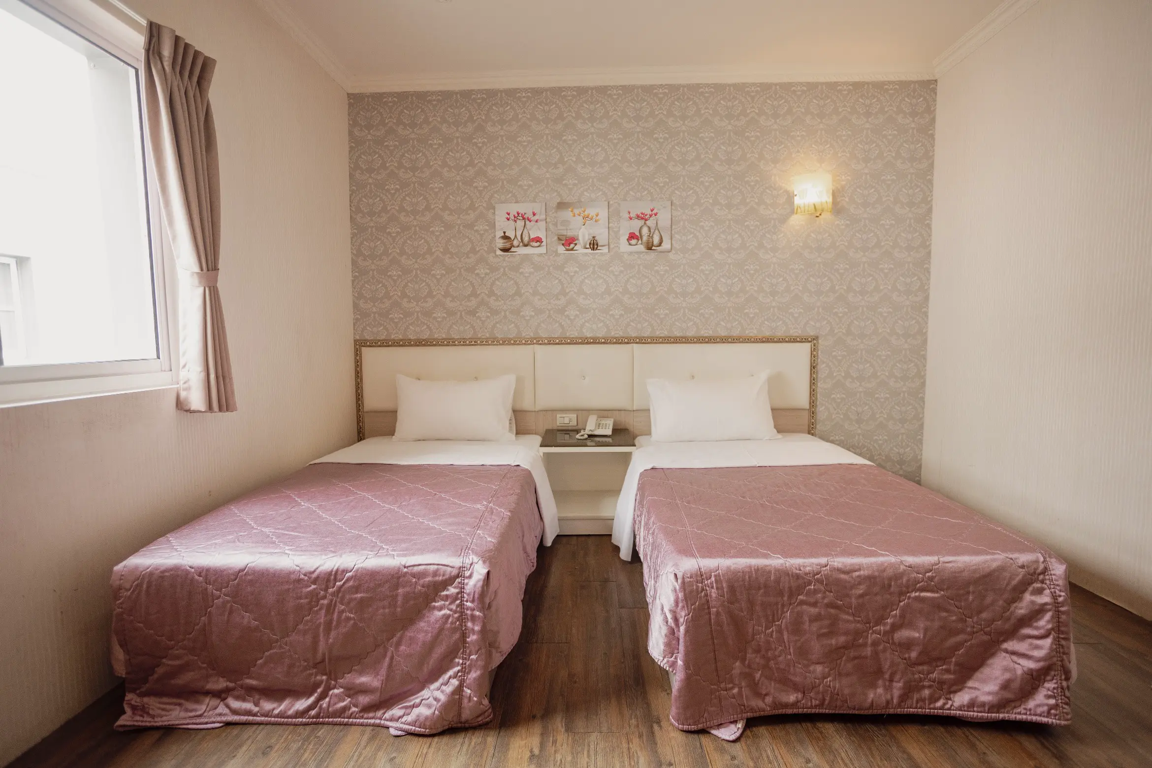 簡約雙人房（兩小床）